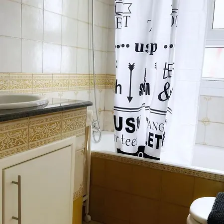 Céntrica Y Amplia Vivienda Turística Con Wifi Appartamento